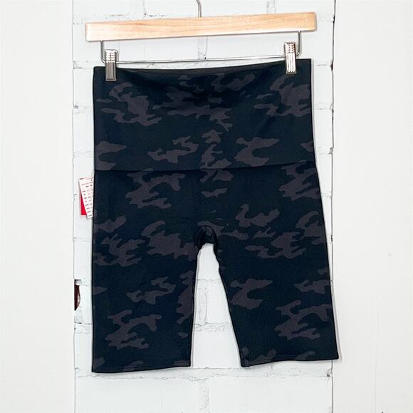 NWT Spanx Look at Me Now Bike Short Black Camo XL - Picture 3 of 9